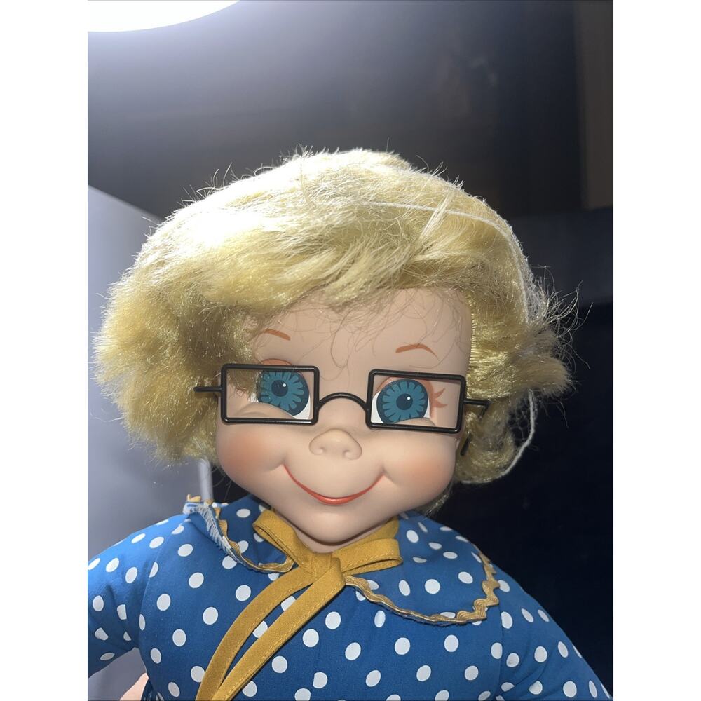 20" Mrs. Beasley, Family Affair 2000 Has Glasses, String Pulls But Doesn’t Talk - Picture 10 of 12